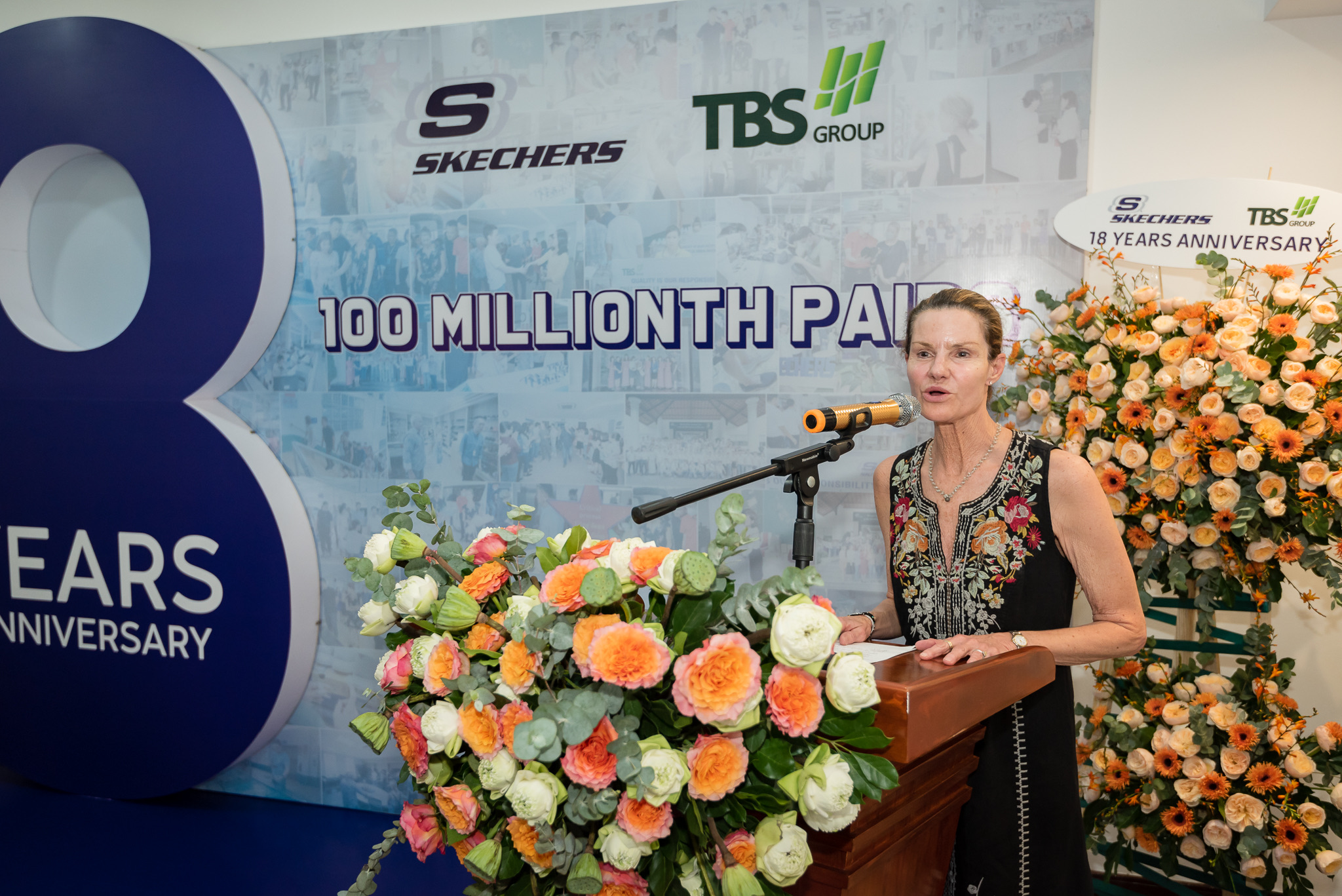 Bà Kathy, PCT PTSP phát biểu tại sự kiện kỷ niệm 18 năm hợp tác và đôi giày thứ 100 triệu 